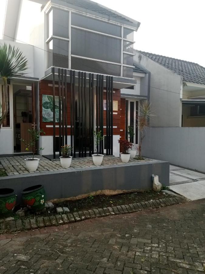 Villa Harmony Syariah II Batu  Bagian luar foto